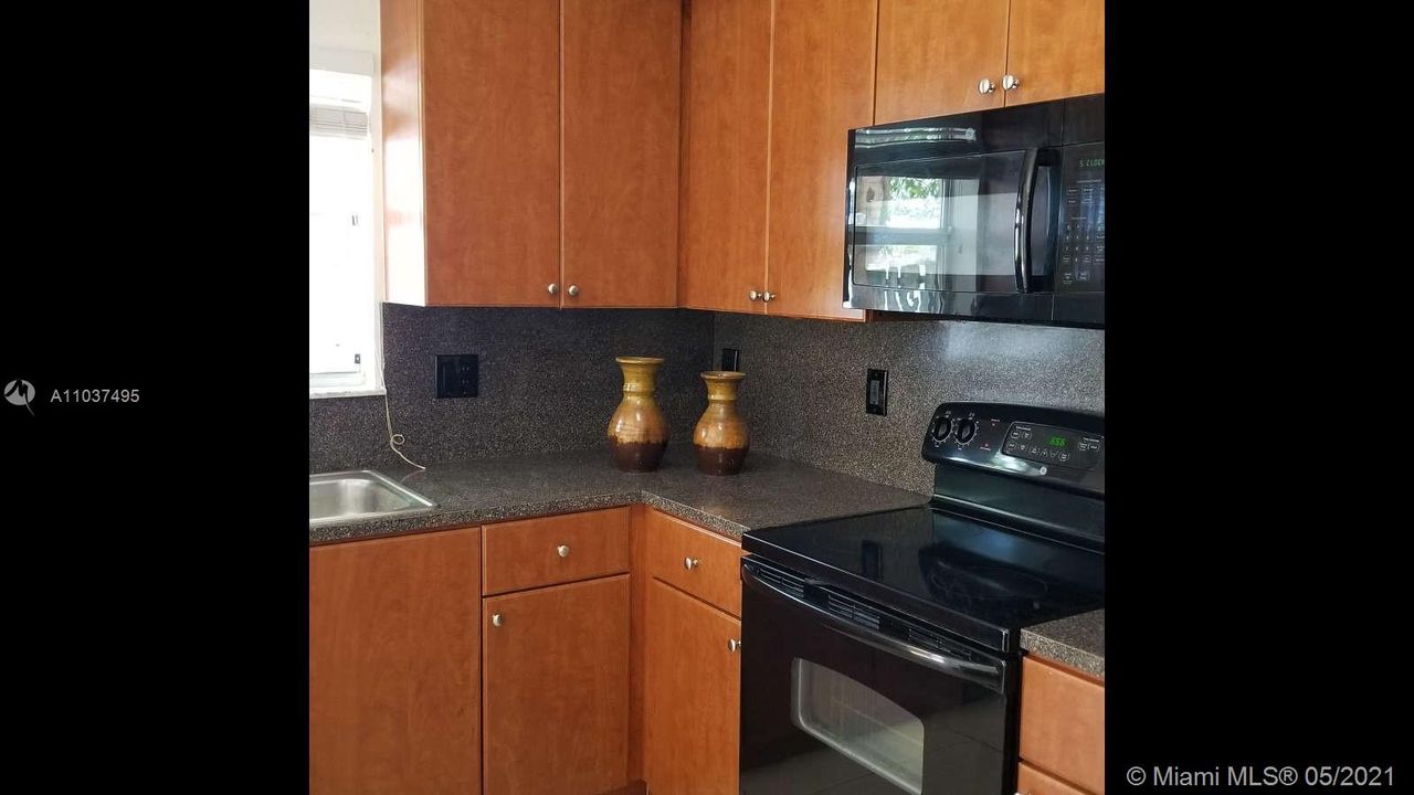 Vendido Recientemente: $299,000 (2 camas, 2 baños, 1518 Pies cuadrados)