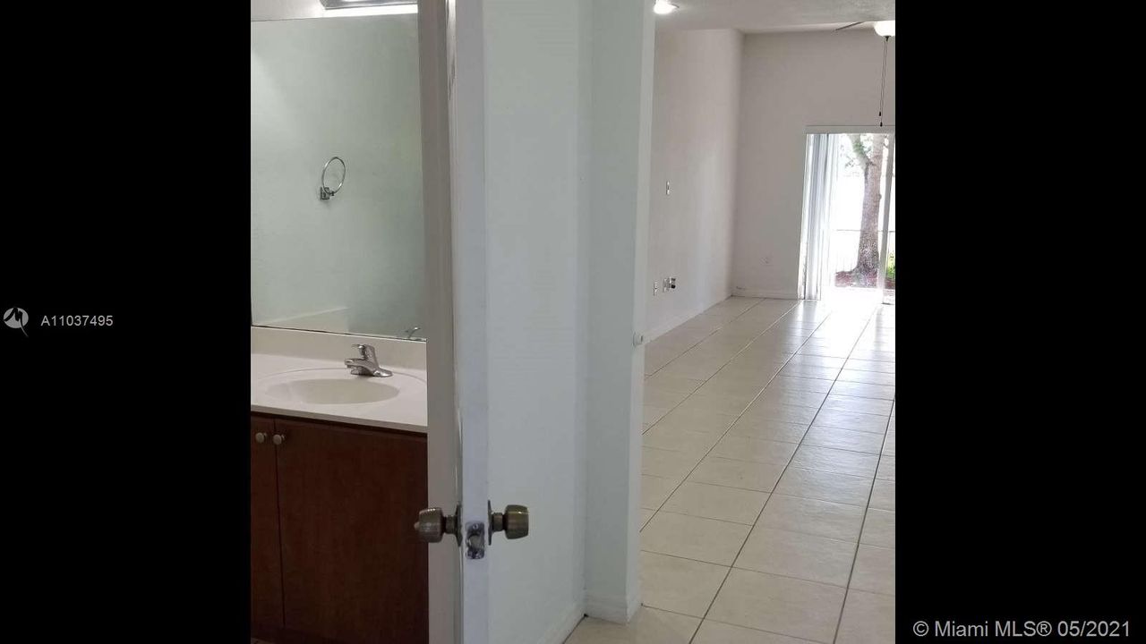 Vendido Recientemente: $299,000 (2 camas, 2 baños, 1518 Pies cuadrados)