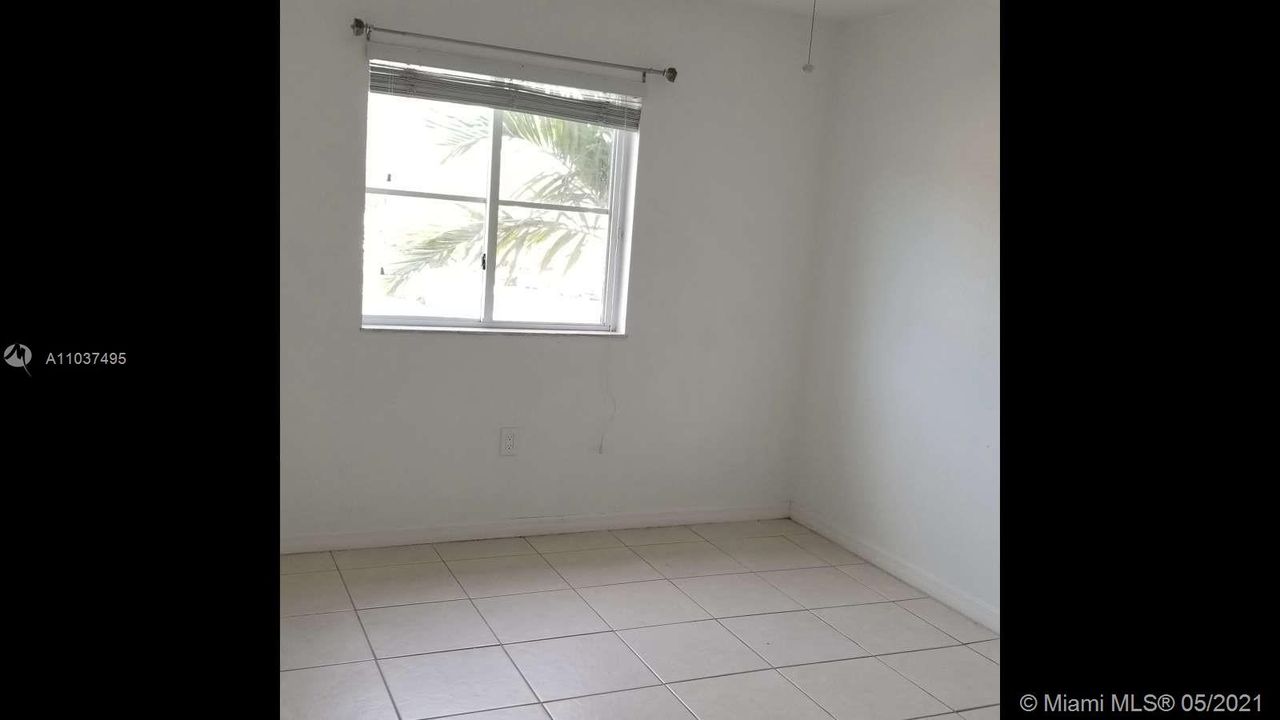 Vendido Recientemente: $299,000 (2 camas, 2 baños, 1518 Pies cuadrados)