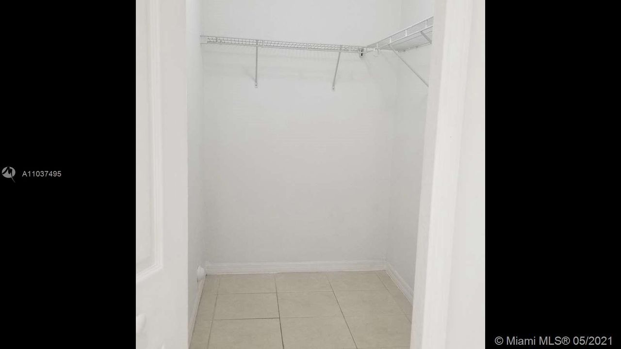 Vendido Recientemente: $299,000 (2 camas, 2 baños, 1518 Pies cuadrados)