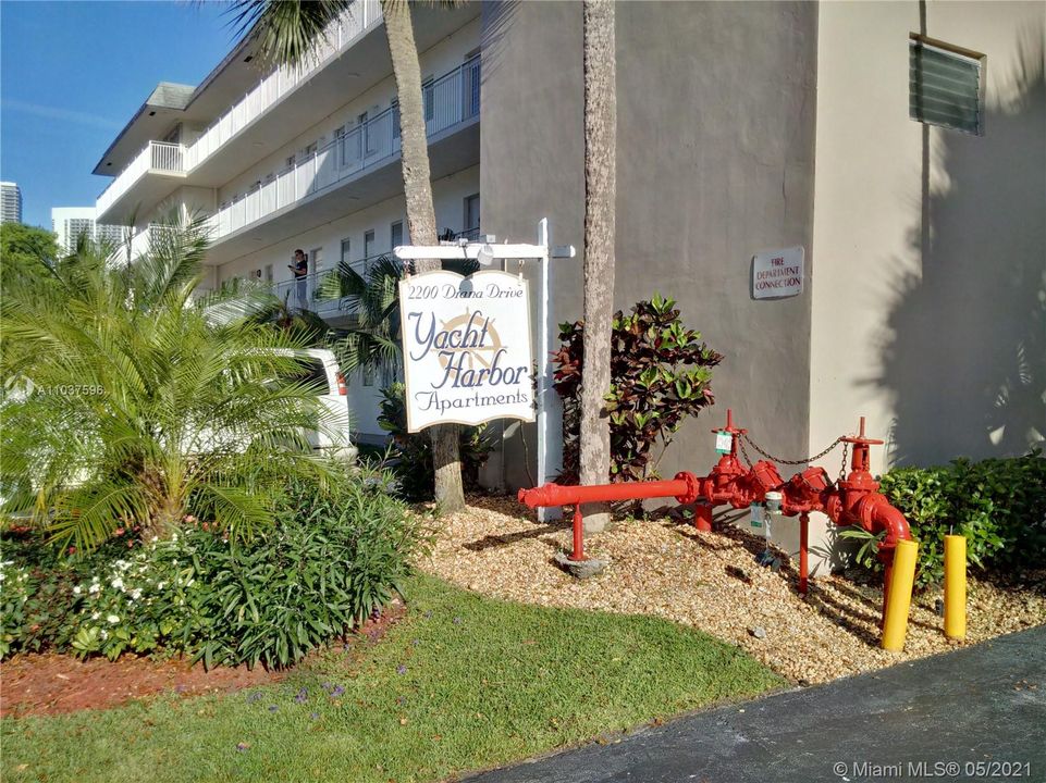 Recently Sold: $150,000 (1 beds, 1 baths, 806 Square Feet)