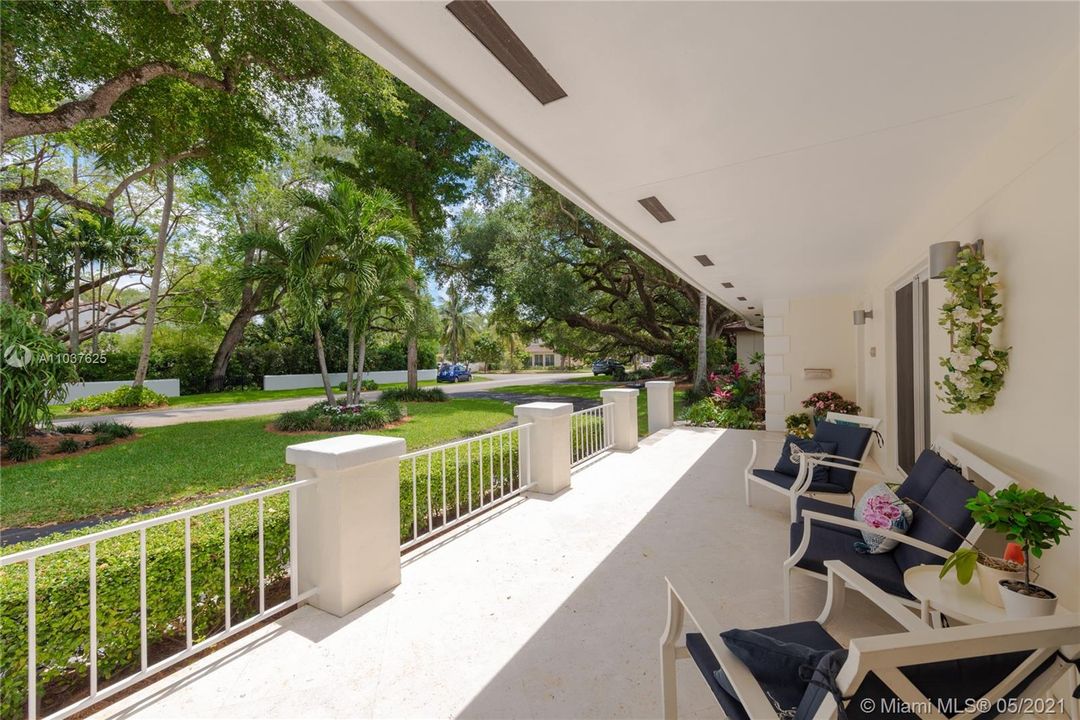 Recently Sold: $1,692,000 (4 beds, 2 baths, 2561 Square Feet)
