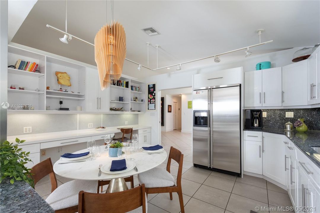 Recently Sold: $1,692,000 (4 beds, 2 baths, 2561 Square Feet)