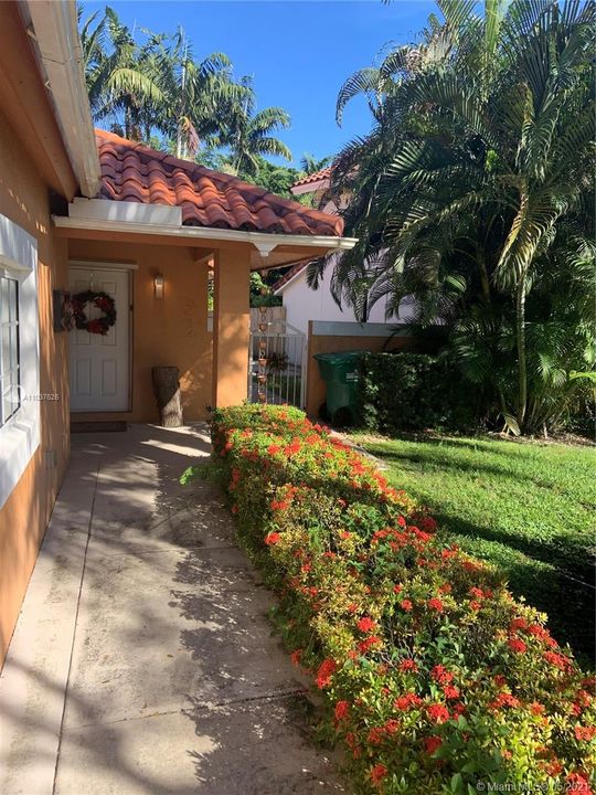 Recently Sold: $685,000 (4 beds, 3 baths, 2370 Square Feet)