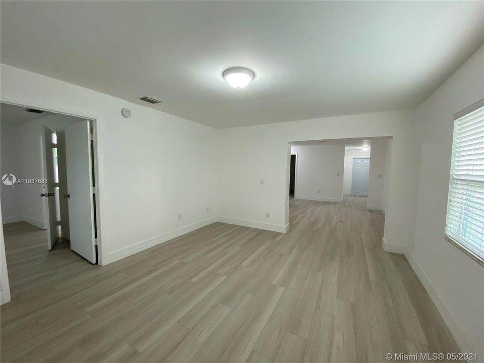 Недавно продано: $269,000 (3 спален, 3 ванн, 2303 Квадратных фут)