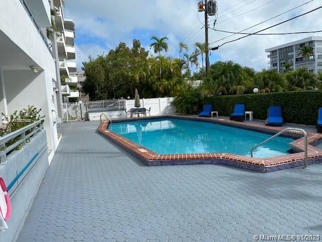 Recently Sold: $225,000 (1 beds, 1 baths, 912 Square Feet)