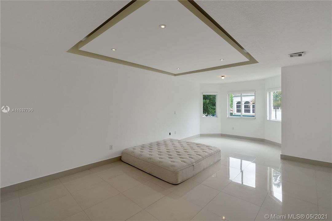 最近租的: $5,000 (5 贝兹, 3 浴室, 3052 平方英尺)