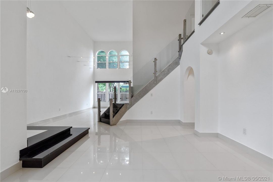 最近租的: $5,000 (5 贝兹, 3 浴室, 3052 平方英尺)