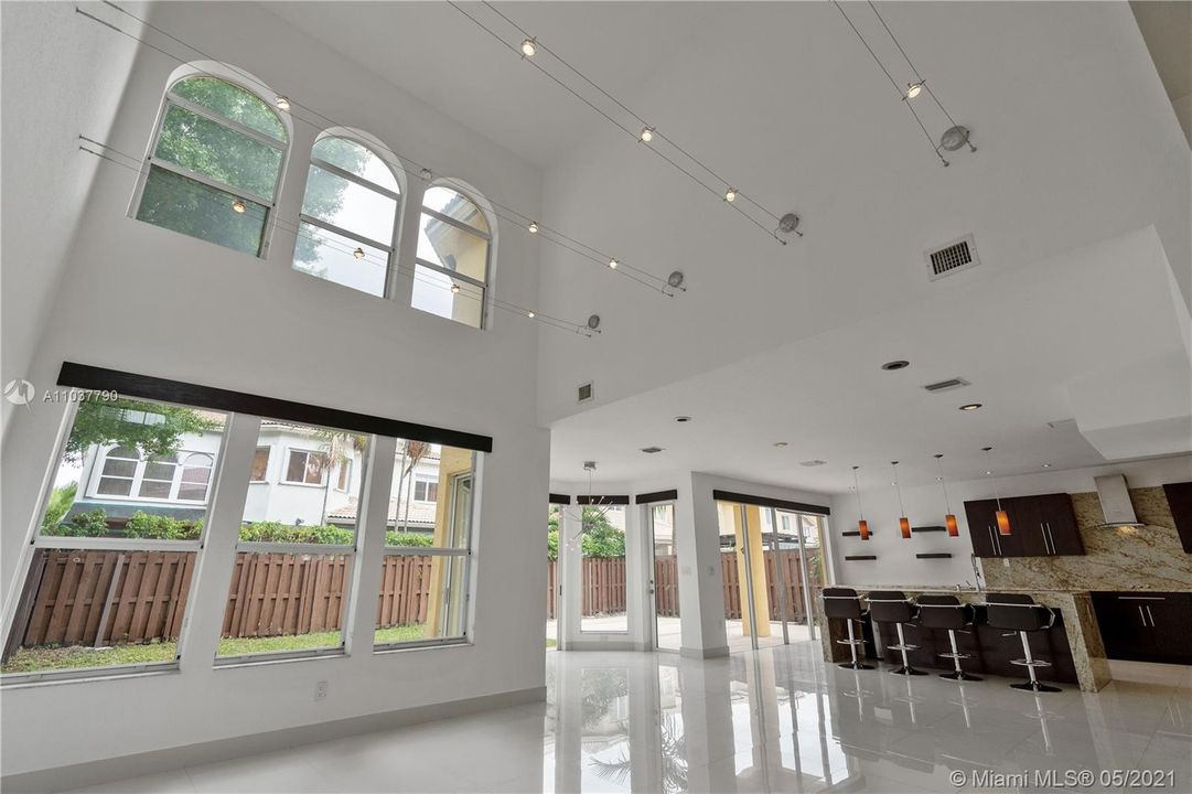 最近租的: $5,000 (5 贝兹, 3 浴室, 3052 平方英尺)