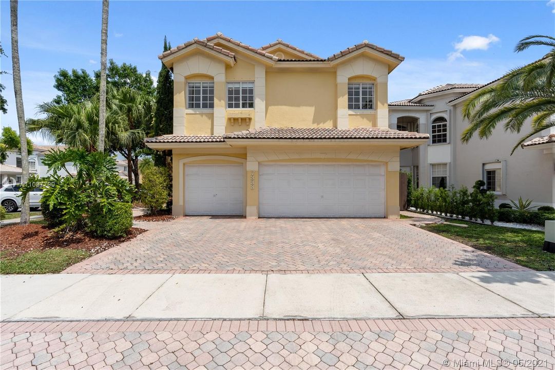 最近租的: $5,000 (5 贝兹, 3 浴室, 3052 平方英尺)