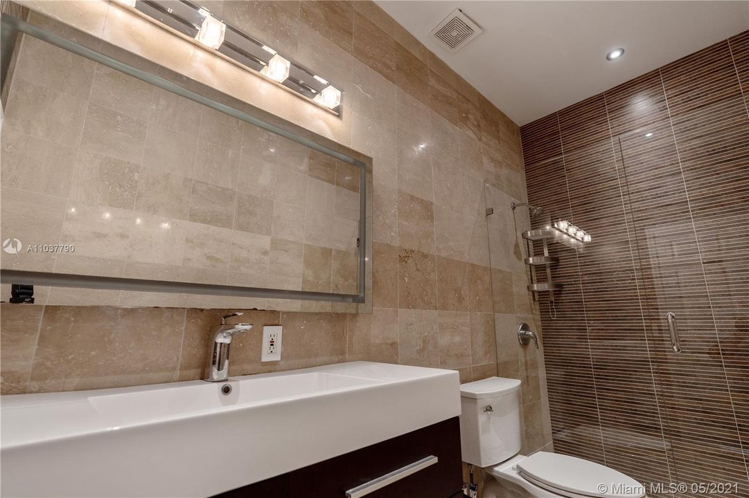 最近租的: $5,000 (5 贝兹, 3 浴室, 3052 平方英尺)