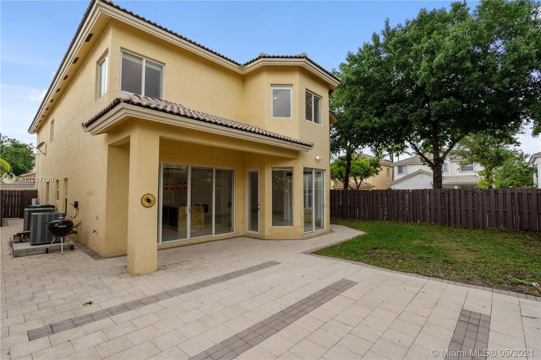 最近租的: $5,000 (5 贝兹, 3 浴室, 3052 平方英尺)