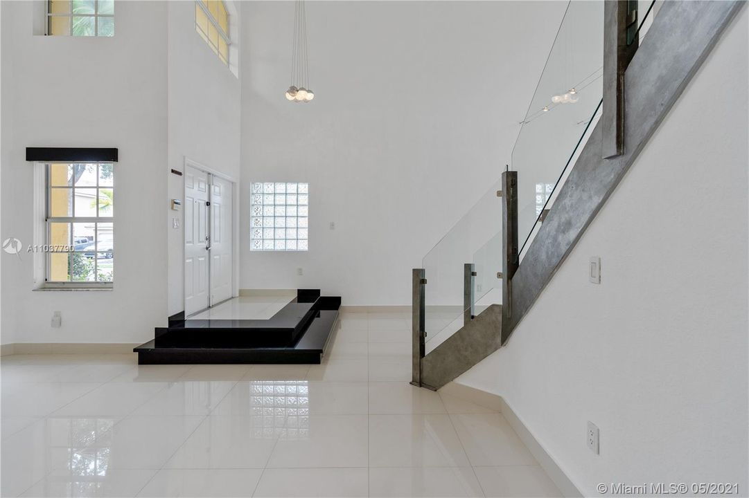 最近租的: $5,000 (5 贝兹, 3 浴室, 3052 平方英尺)