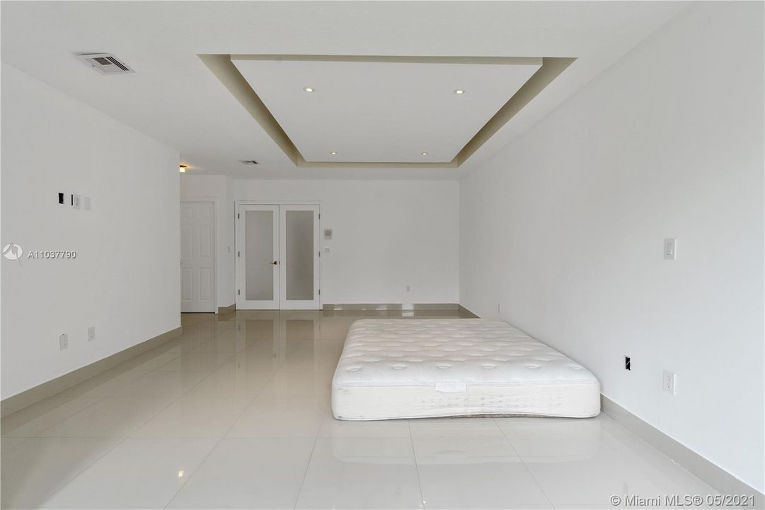 最近租的: $5,000 (5 贝兹, 3 浴室, 3052 平方英尺)