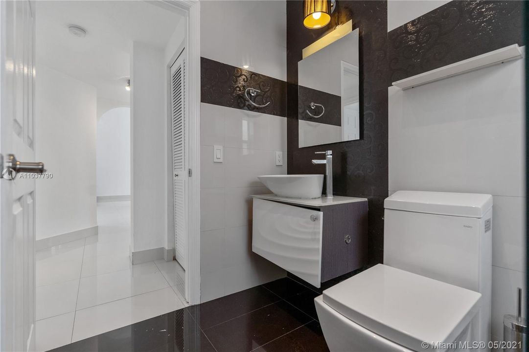 最近租的: $5,000 (5 贝兹, 3 浴室, 3052 平方英尺)