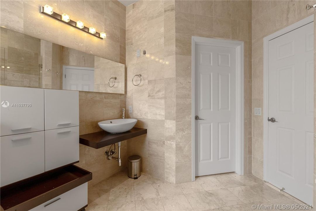 最近租的: $5,000 (5 贝兹, 3 浴室, 3052 平方英尺)