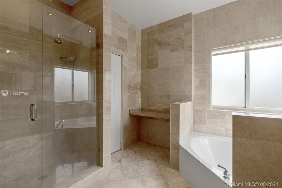 最近租的: $5,000 (5 贝兹, 3 浴室, 3052 平方英尺)