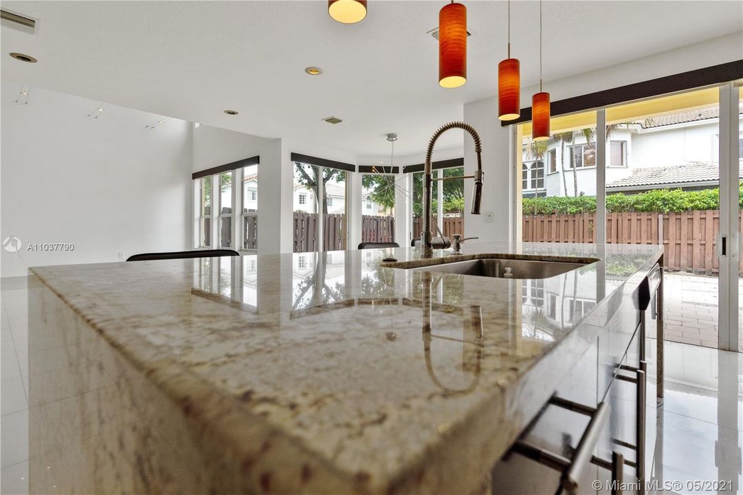 最近租的: $5,000 (5 贝兹, 3 浴室, 3052 平方英尺)