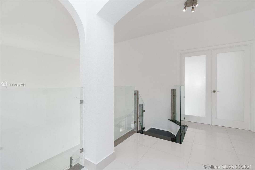 最近租的: $5,000 (5 贝兹, 3 浴室, 3052 平方英尺)