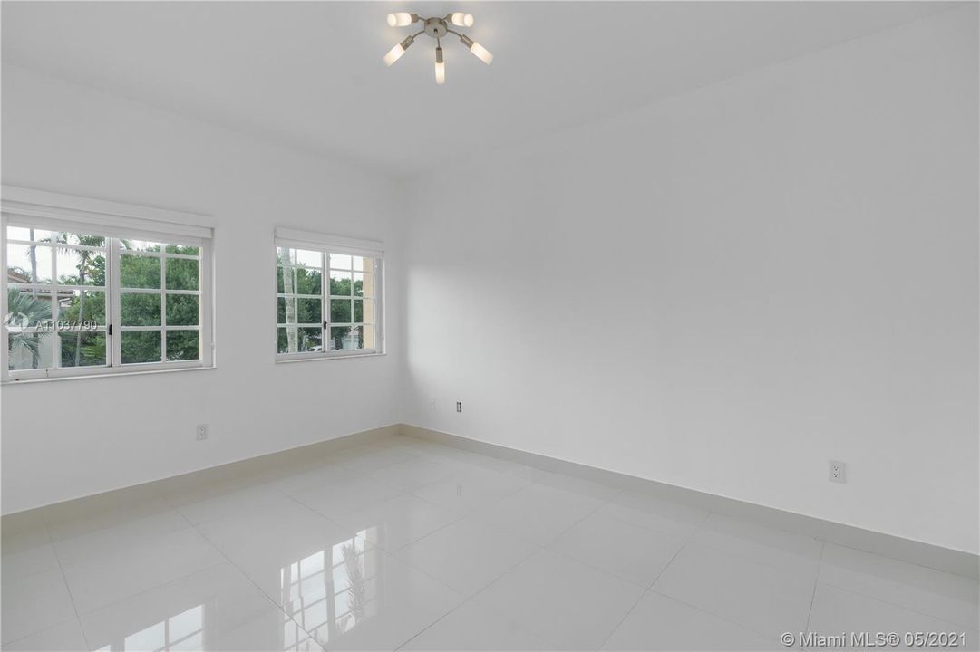 最近租的: $5,000 (5 贝兹, 3 浴室, 3052 平方英尺)