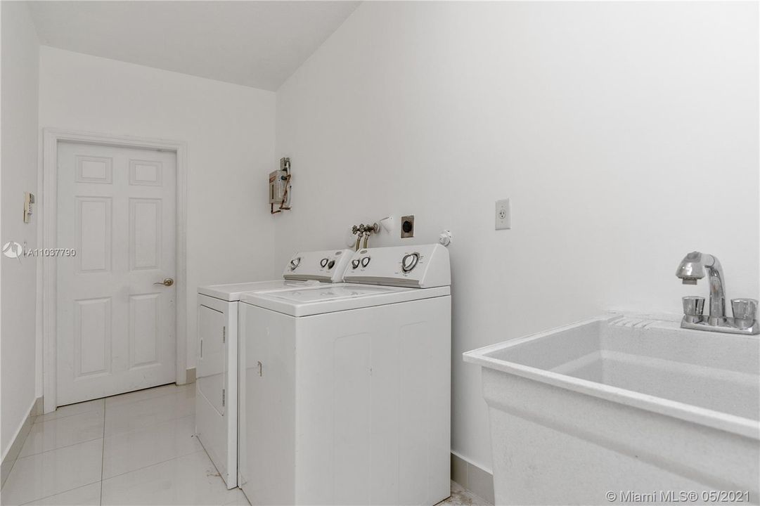 最近租的: $5,000 (5 贝兹, 3 浴室, 3052 平方英尺)