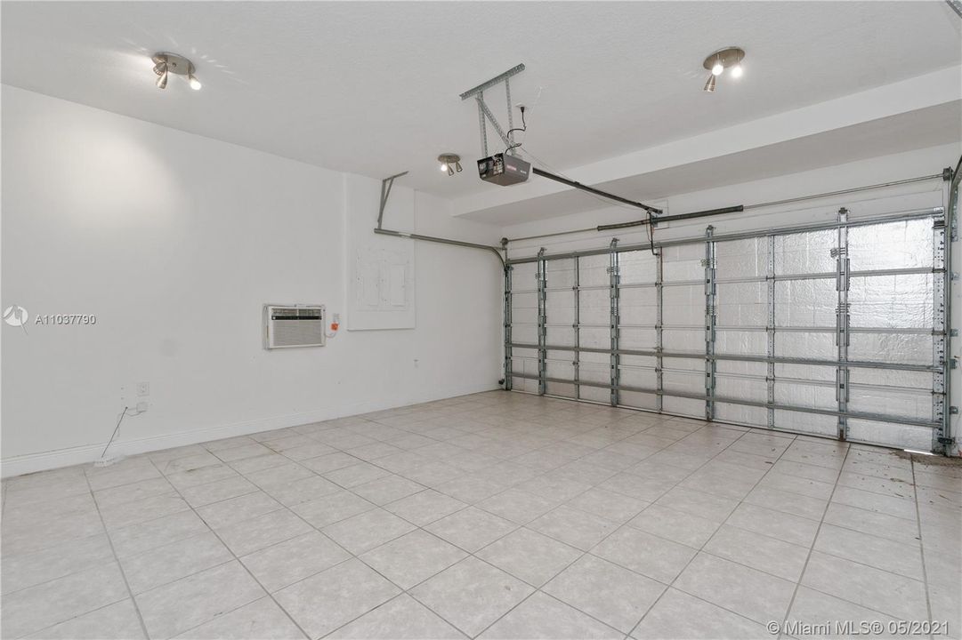 最近租的: $5,000 (5 贝兹, 3 浴室, 3052 平方英尺)