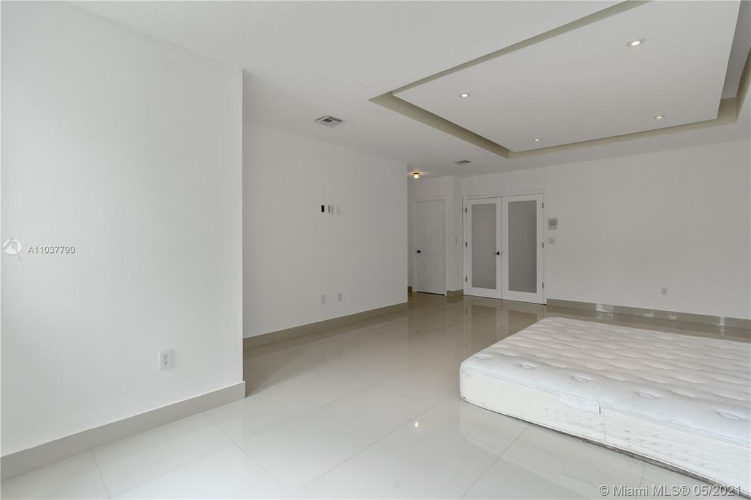 最近租的: $5,000 (5 贝兹, 3 浴室, 3052 平方英尺)