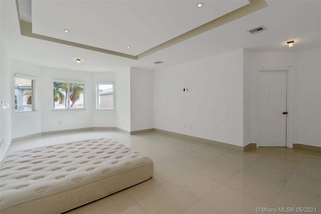 最近租的: $5,000 (5 贝兹, 3 浴室, 3052 平方英尺)