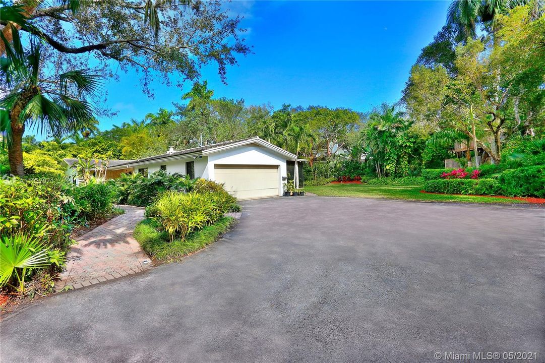 Recently Sold: $2,700,000 (3 beds, 3 baths, 2450 Square Feet)