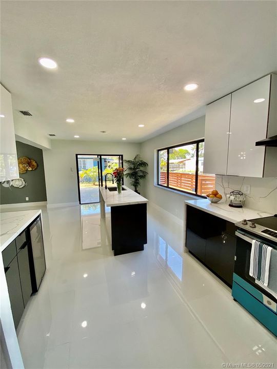 Recently Sold: $440,000 (3 beds, 2 baths, 1444 Square Feet)