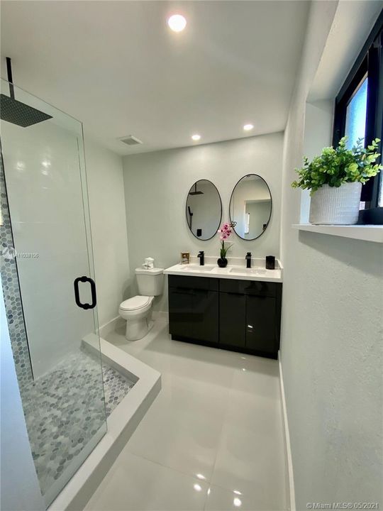 Recently Sold: $440,000 (3 beds, 2 baths, 1444 Square Feet)