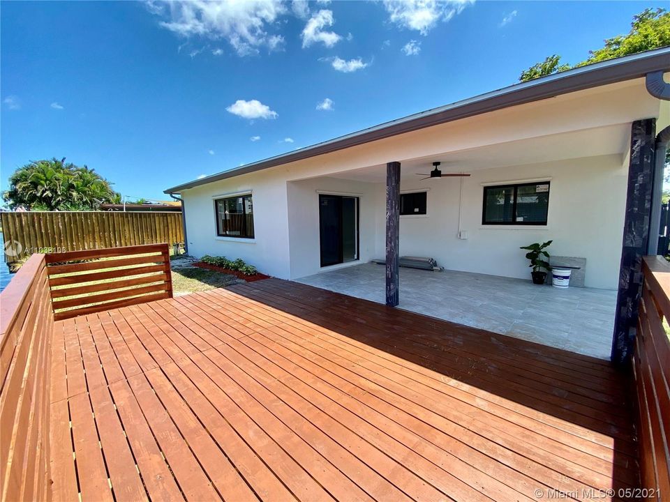 Recently Sold: $440,000 (3 beds, 2 baths, 1444 Square Feet)