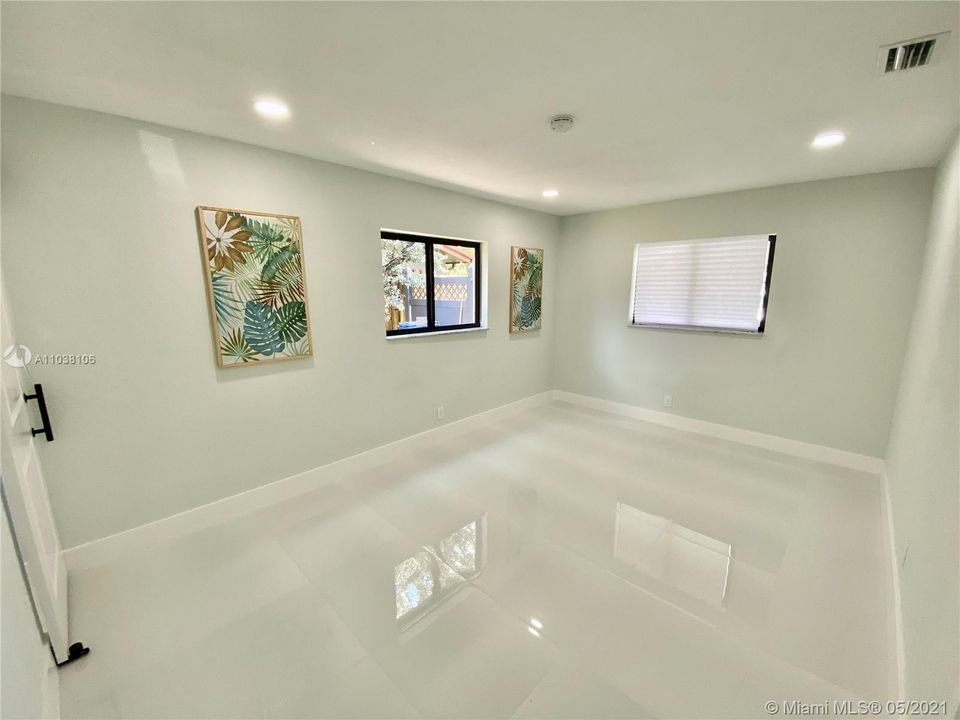 Recently Sold: $440,000 (3 beds, 2 baths, 1444 Square Feet)