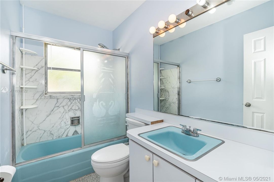 Recently Sold: $650,000 (4 beds, 2 baths, 1819 Square Feet)