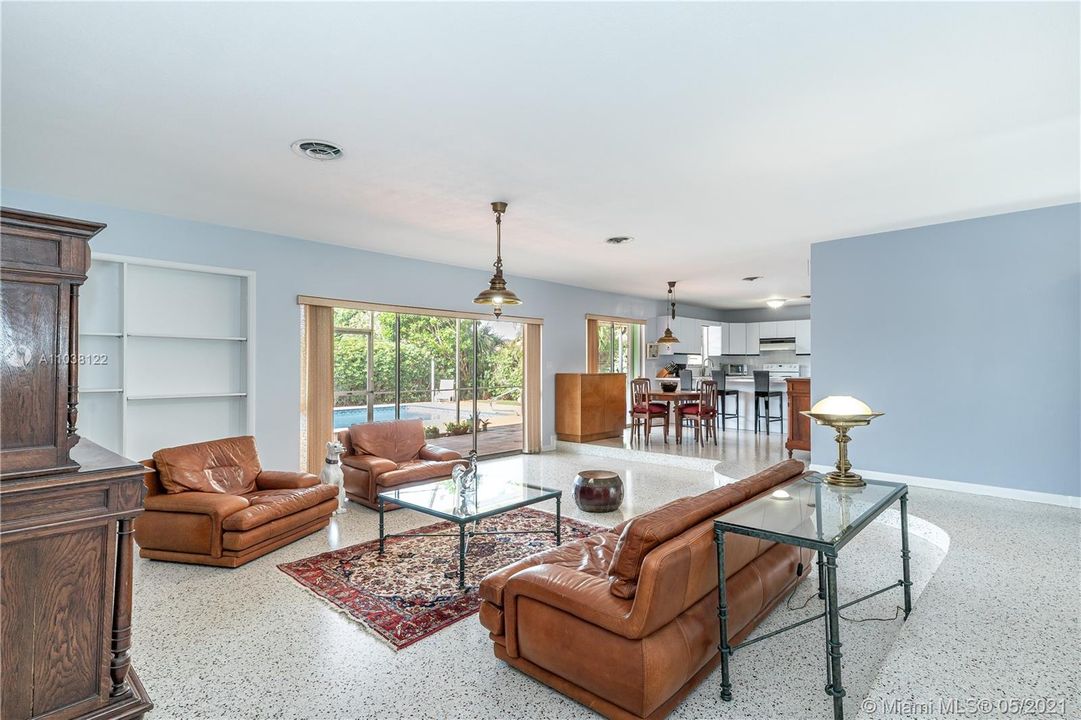 Recently Sold: $650,000 (4 beds, 2 baths, 1819 Square Feet)