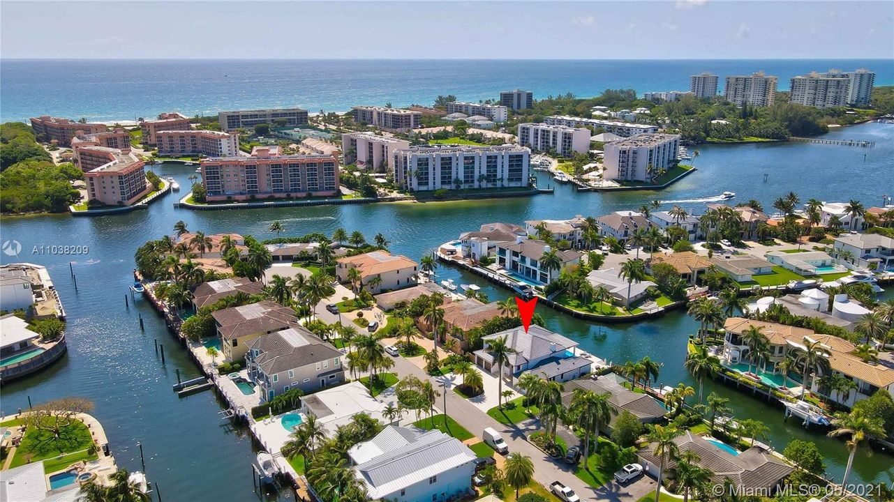 Recently Sold: $3,950,000 (3 beds, 4 baths, 4088 Square Feet)