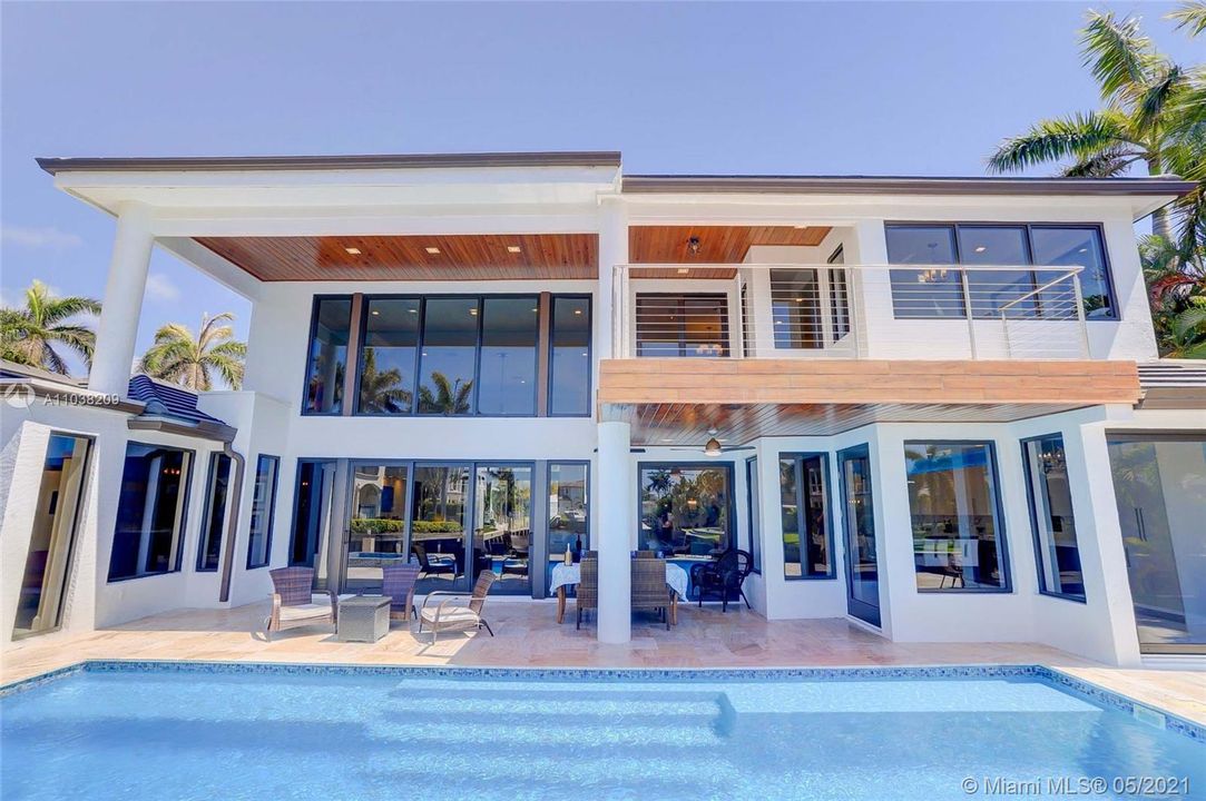 Recently Sold: $3,950,000 (3 beds, 4 baths, 4088 Square Feet)