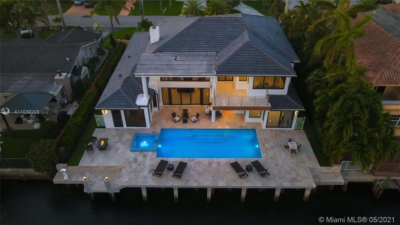 Recently Sold: $3,950,000 (3 beds, 4 baths, 4088 Square Feet)