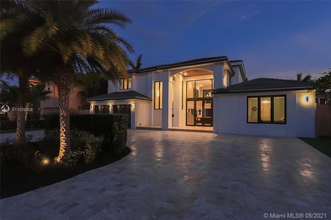 Recently Sold: $3,950,000 (3 beds, 4 baths, 4088 Square Feet)