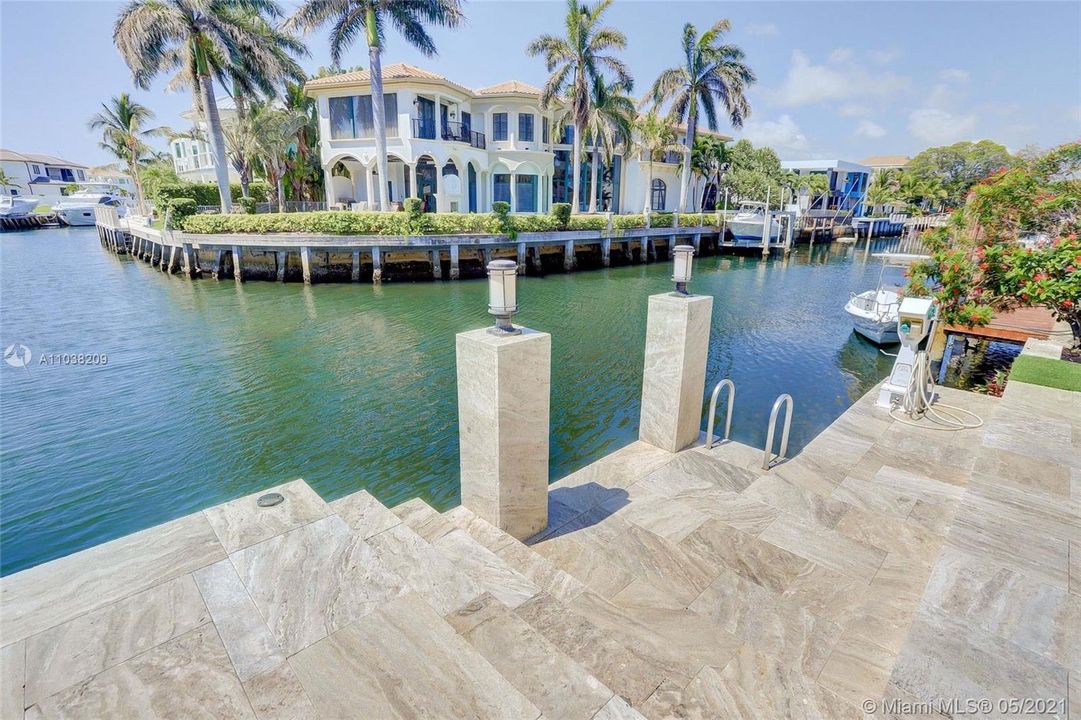 Recently Sold: $3,950,000 (3 beds, 4 baths, 4088 Square Feet)