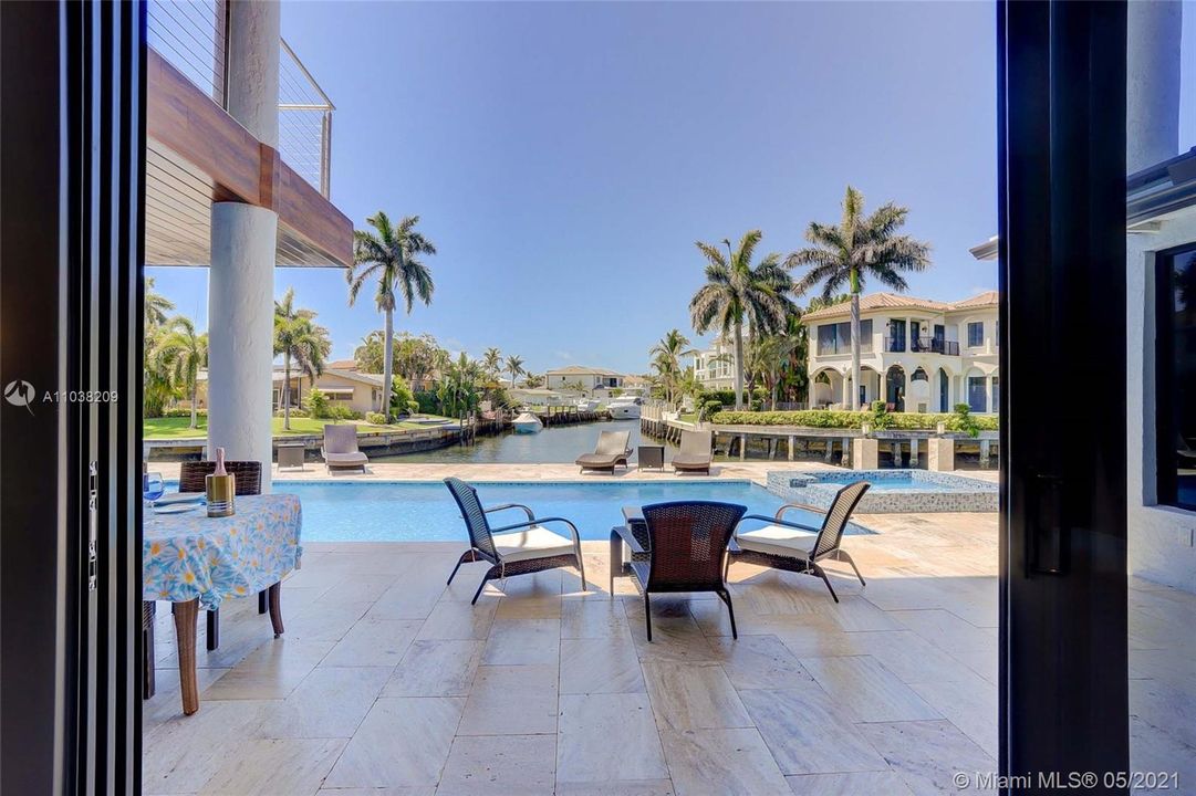 Recently Sold: $3,950,000 (3 beds, 4 baths, 4088 Square Feet)