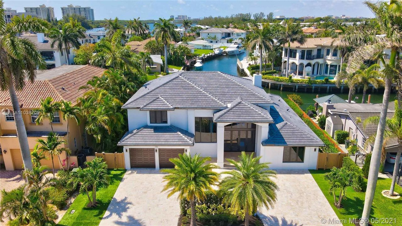 Recently Sold: $3,950,000 (3 beds, 4 baths, 4088 Square Feet)