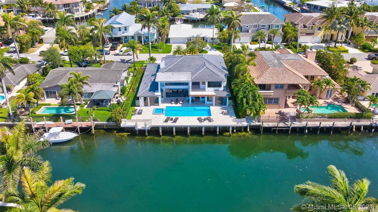 Recently Sold: $3,950,000 (3 beds, 4 baths, 4088 Square Feet)