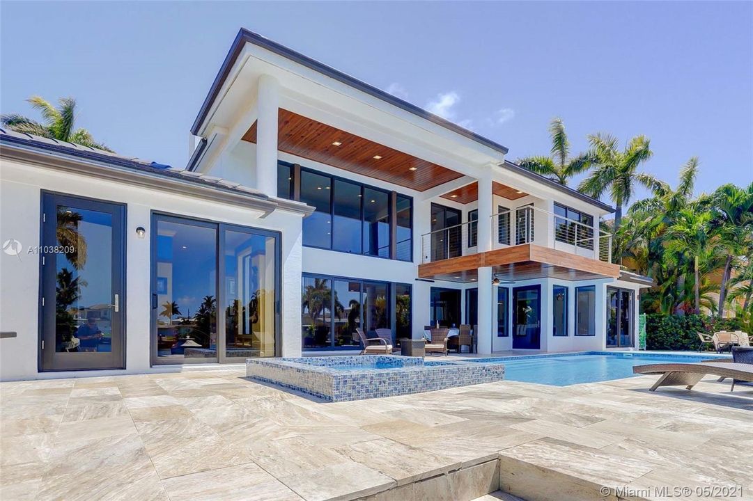 Recently Sold: $3,950,000 (3 beds, 4 baths, 4088 Square Feet)