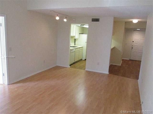 Recently Rented: $1,750 (3 beds, 2 baths, 1160 Square Feet)