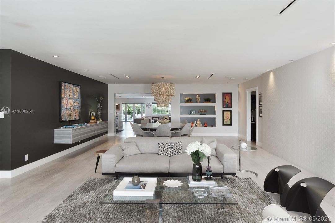 Recently Sold: $3,299,000 (5 beds, 4 baths, 4514 Square Feet)