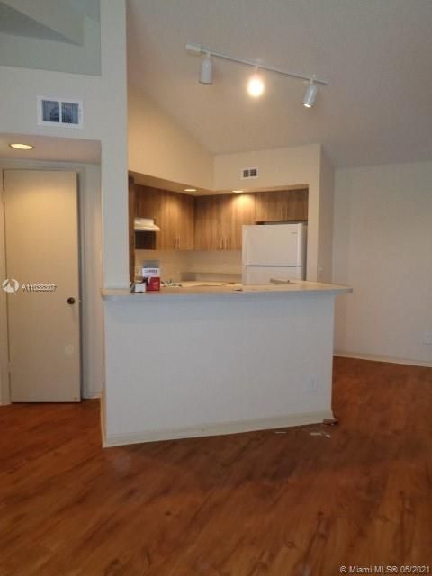 Recently Rented: $1,475 (1 beds, 1 baths, 743 Square Feet)