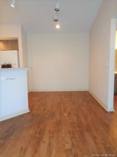 Recently Rented: $1,475 (1 beds, 1 baths, 743 Square Feet)
