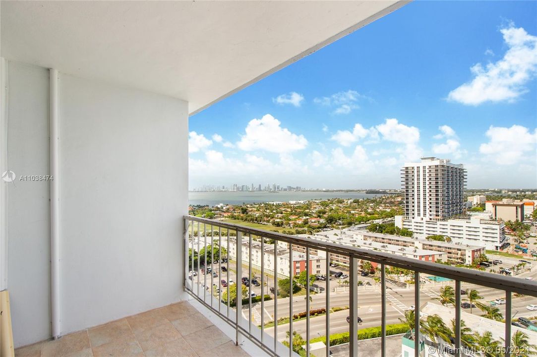 Recently Sold: $300,000 (2 beds, 2 baths, 1356 Square Feet)