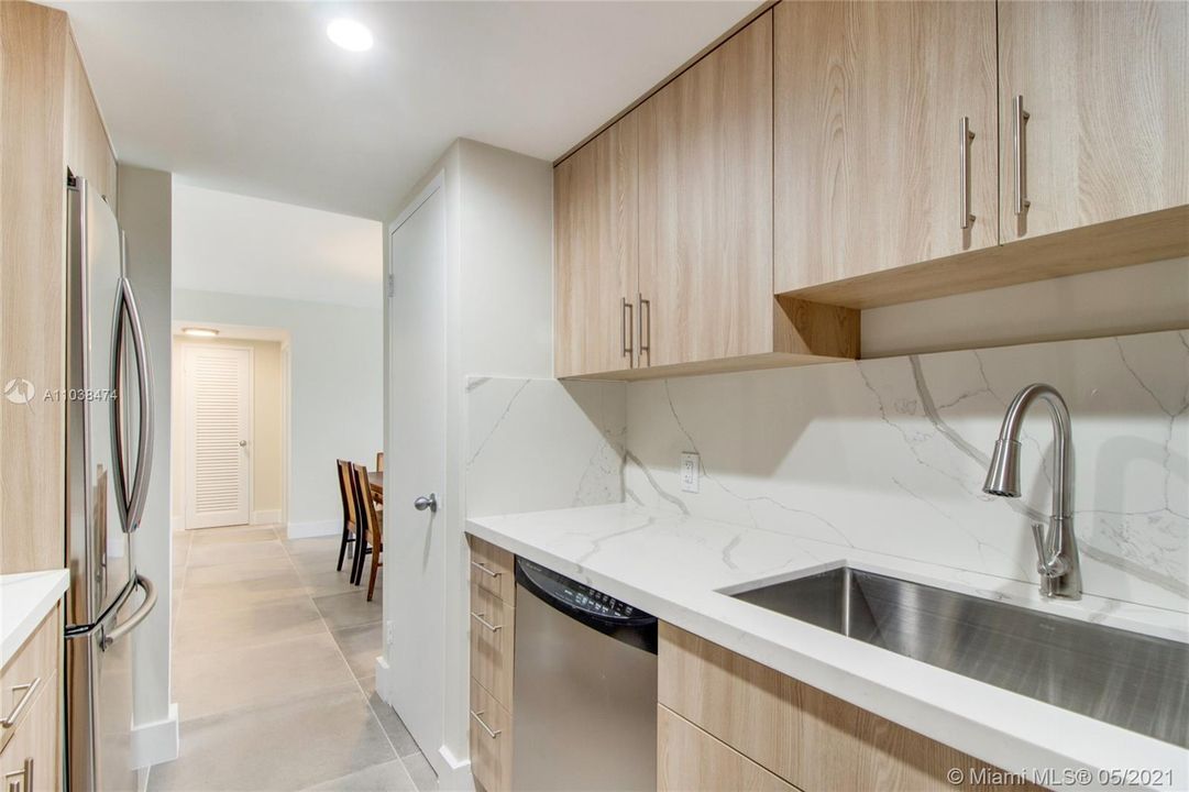 Recently Sold: $300,000 (2 beds, 2 baths, 1356 Square Feet)